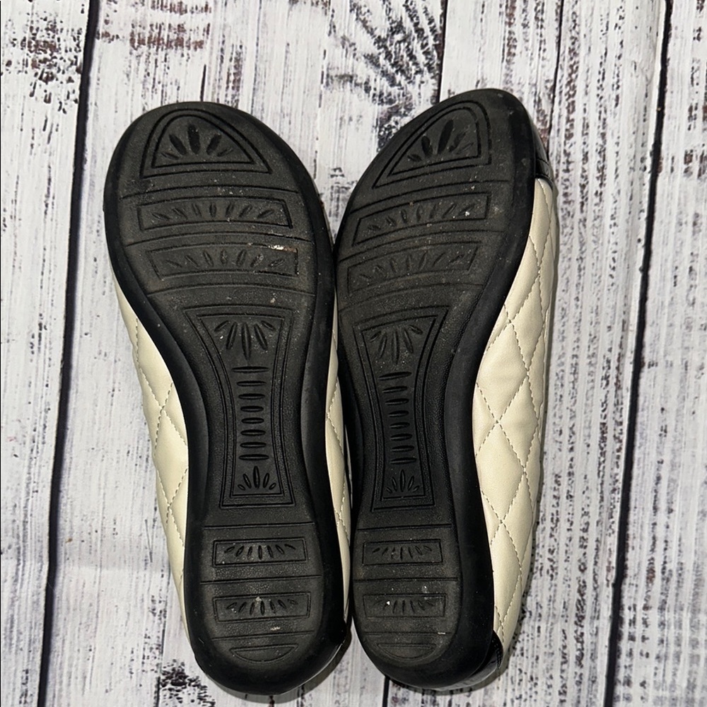 White Mountain Moondance Cream Quilted‎ Shoe Sz. 8 - Picture 7 of 10